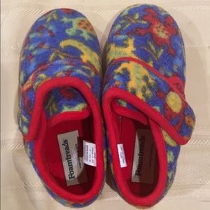 - New Foamtreads blue red slippers Velcro closure 13